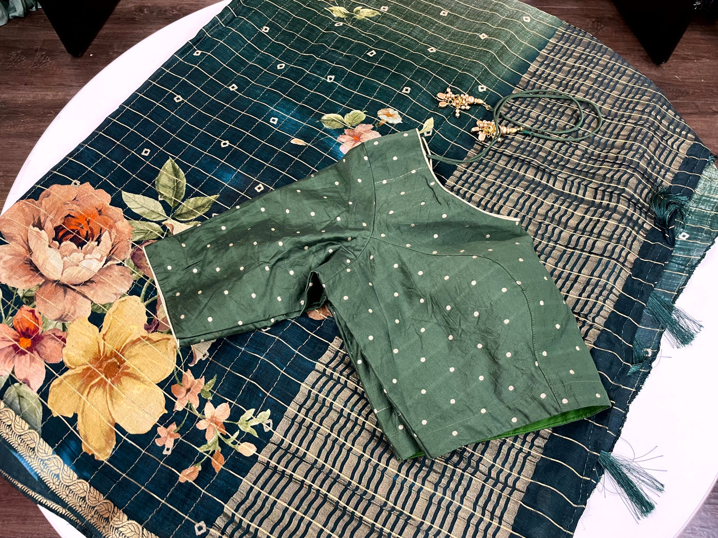 GREEN COLORED GEORGETTE SAREE WITH ZARI CHECKS AND FLORAL PRINTS PAIRED WITH BLOUSE
