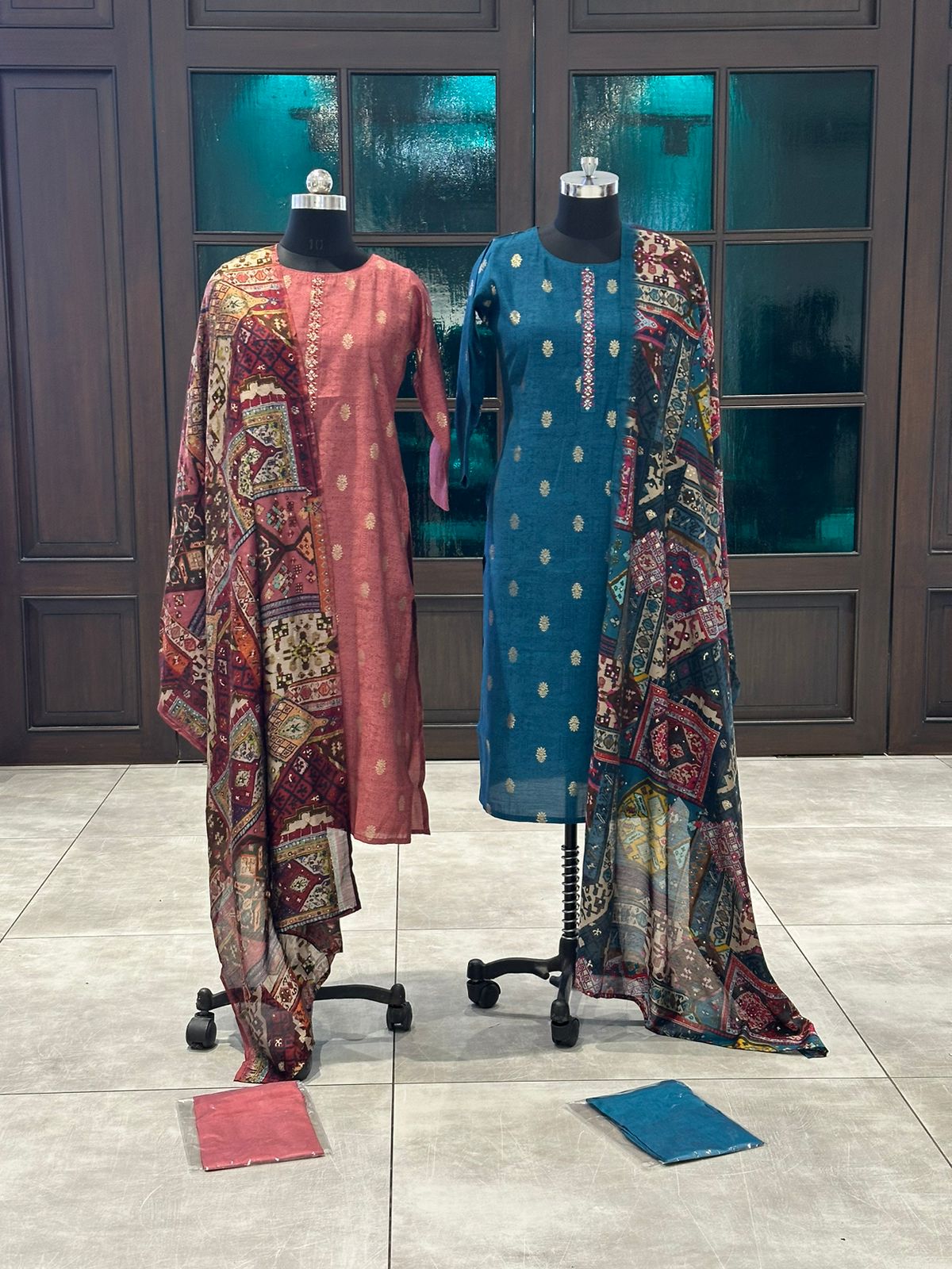 THREE PIECE SALWAR SUIT SET WITH PRINTED DUPATTA