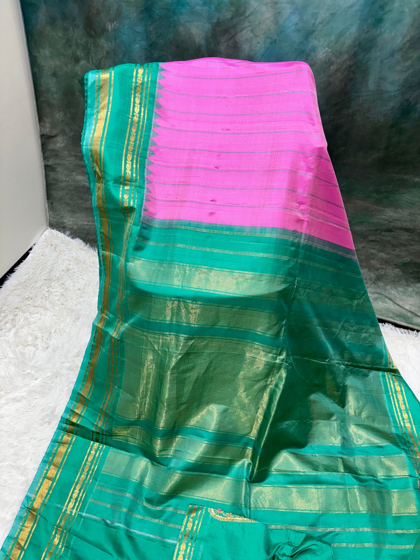 Gadwal Pure Silk Saree – Emerald Green with Pink Pallu & Gold Zari Border, Handwoven Traditional Indian Saree with Matching Blouse