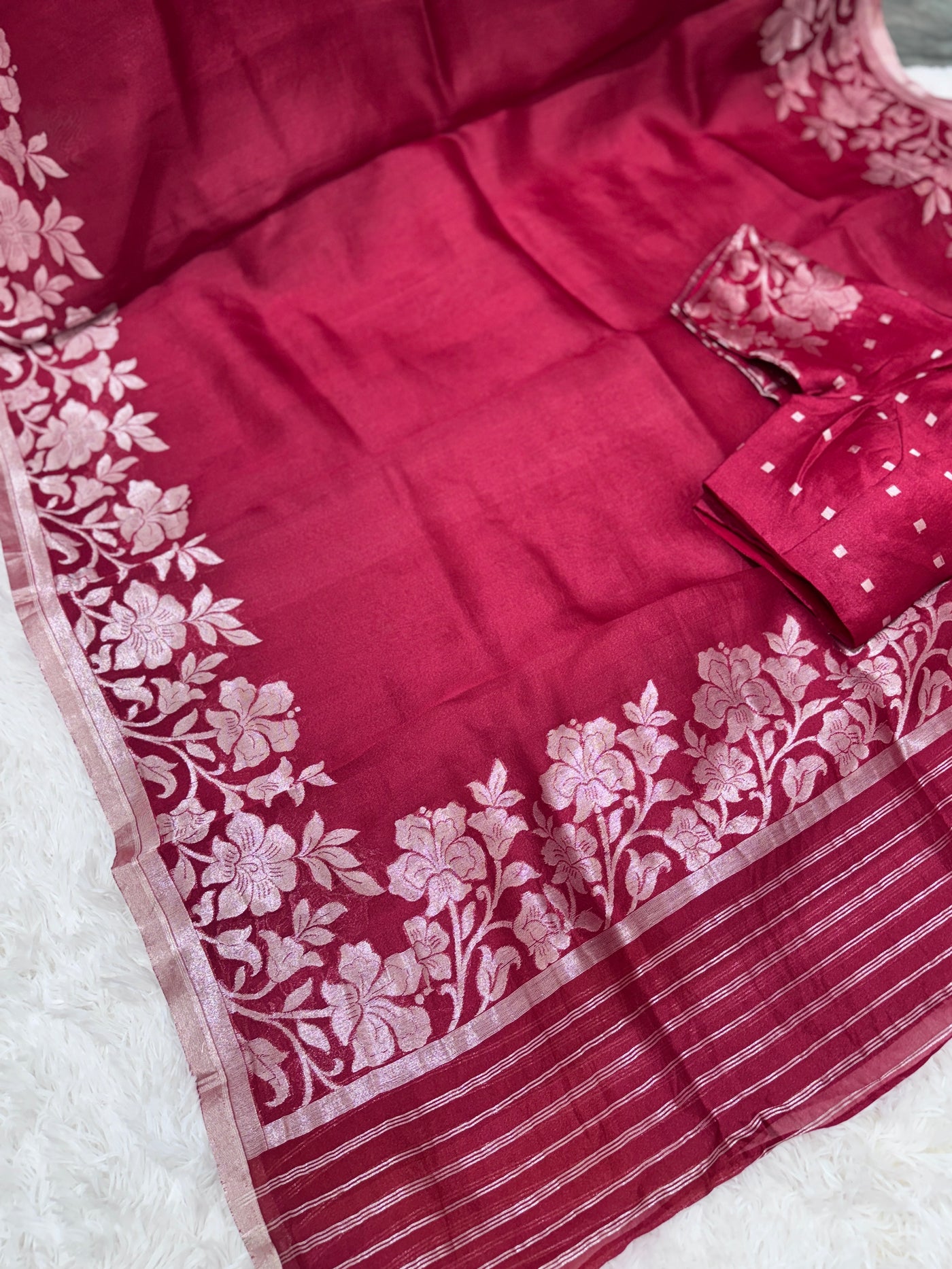 Banarasi Kora Silk Saree – Maroon with Silver Floral Zari Border & Pallu, Elegant Handwoven Saree with Matching Blouse
