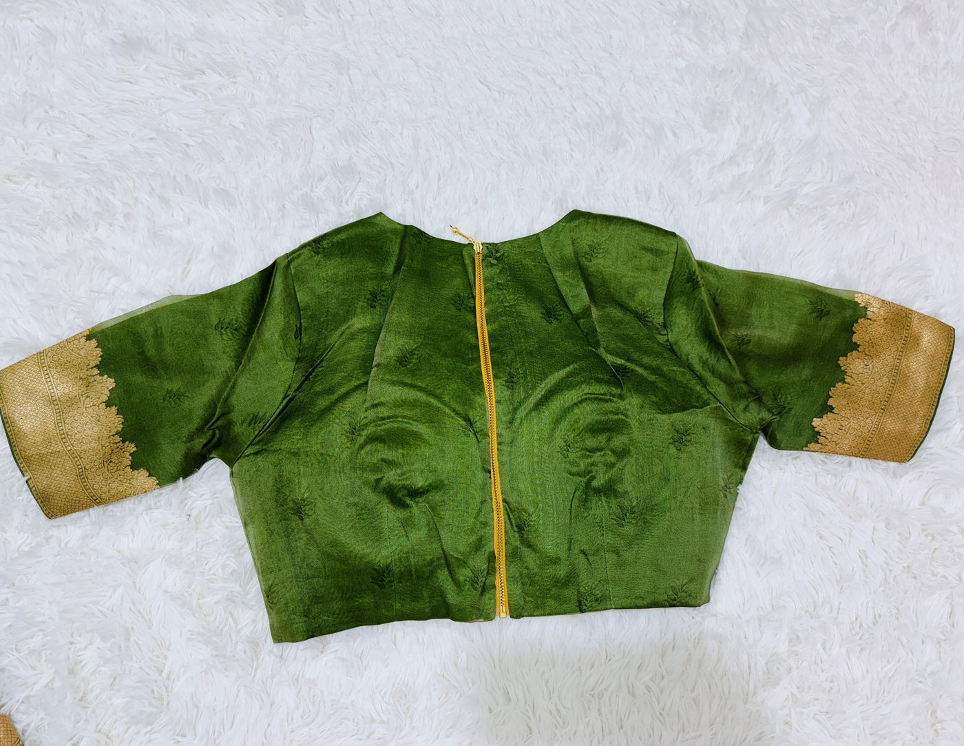 Banarasi Silk Saree – Olive Green with Bird & Peacock Design, Golden Zari Border, Paired with Matching Blouse