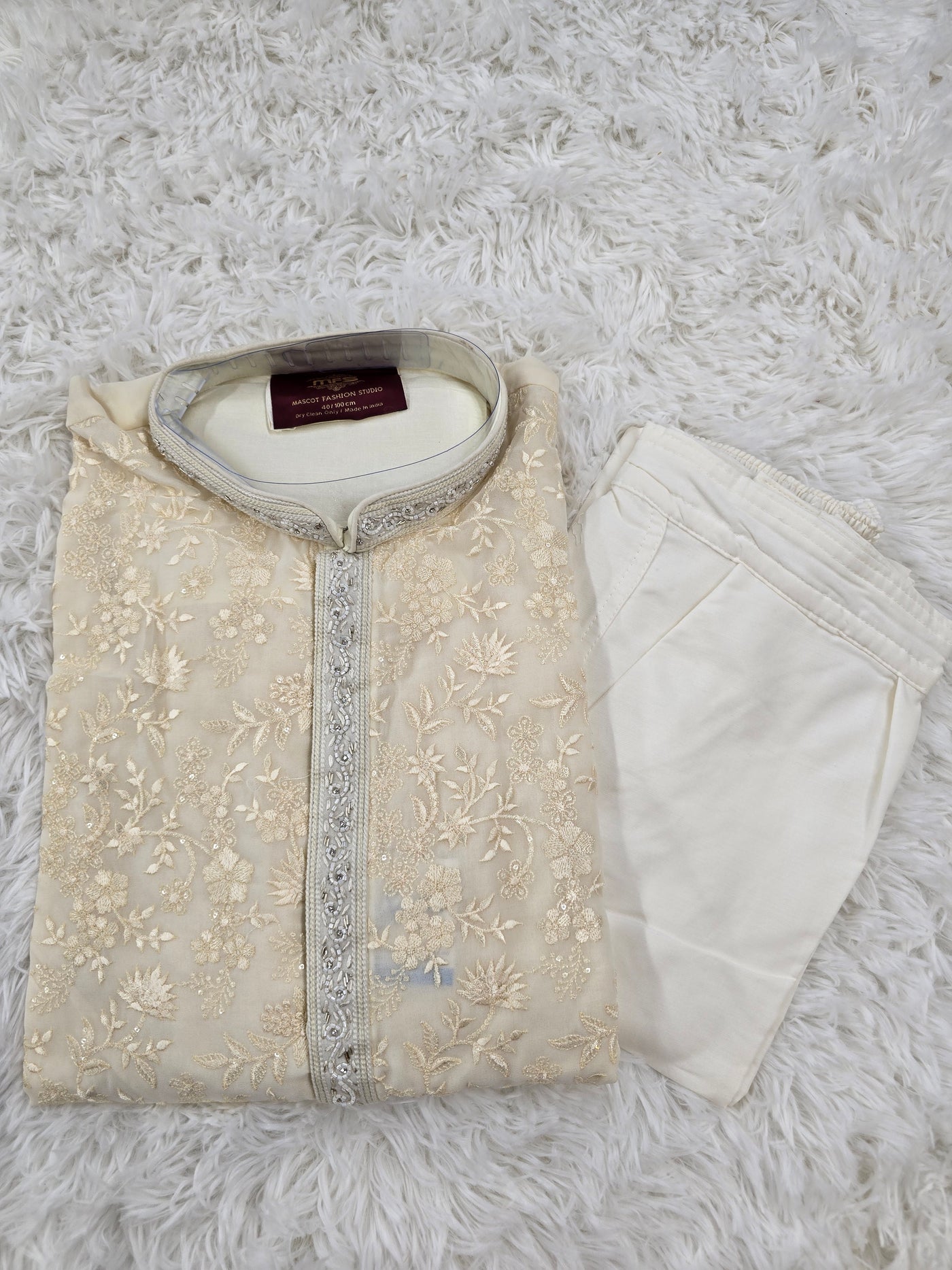 Men’s Off-White Embroidered Kurta Pajama with Silver Zari & Sequin Work – Elegant Festive & Wedding Wear