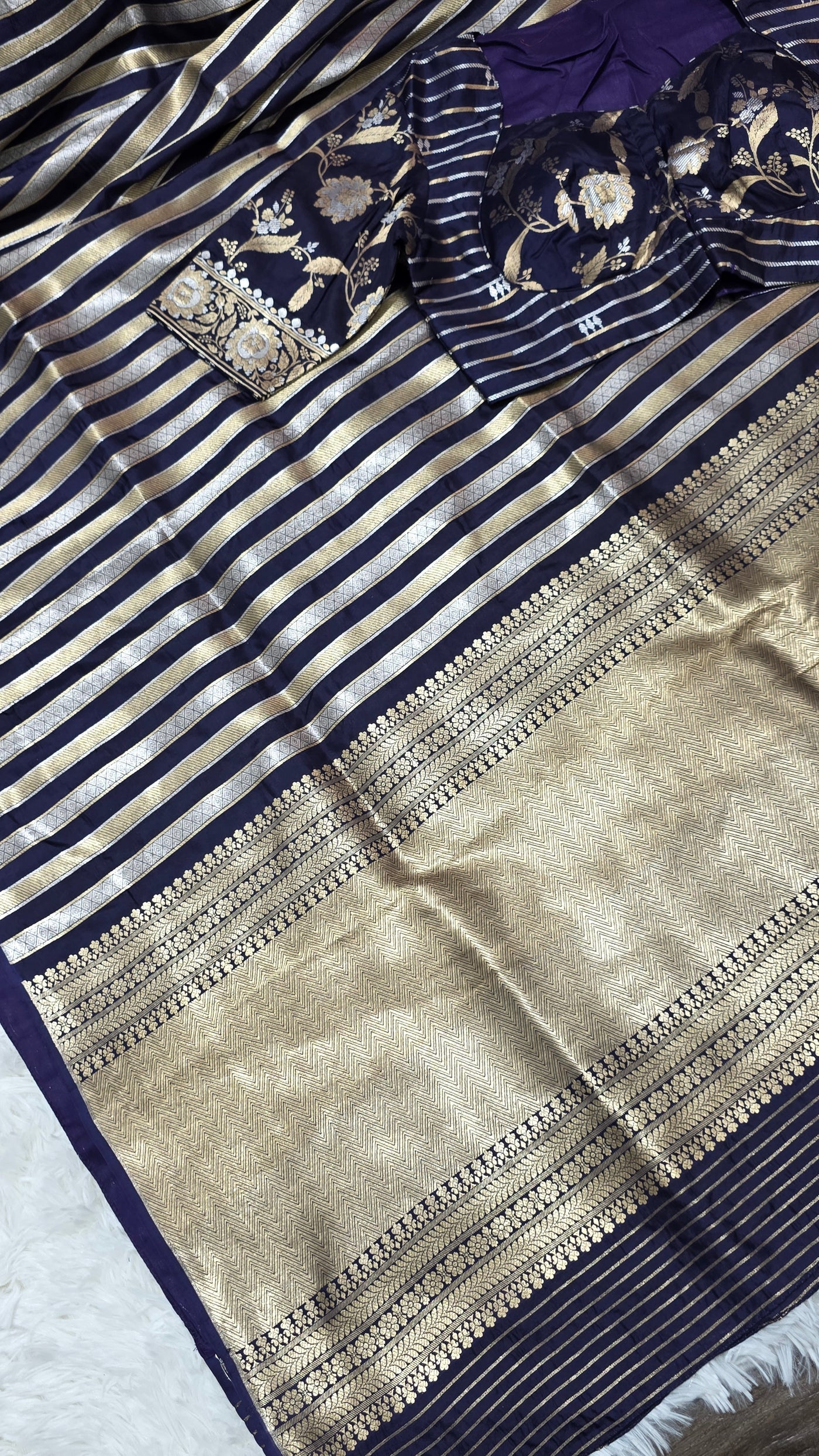 Pure Katan Silk Butti Saree with Double Pallu Zari – Navy Blue & Gold