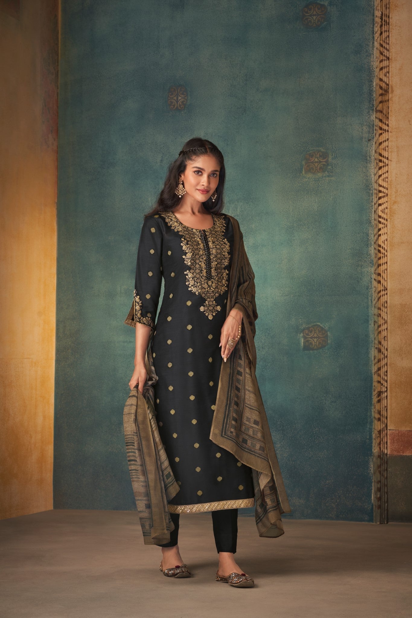 BLACK THREE PIECE SALWAR SUIT SET WITH EMBROIDERED MOTIFFS