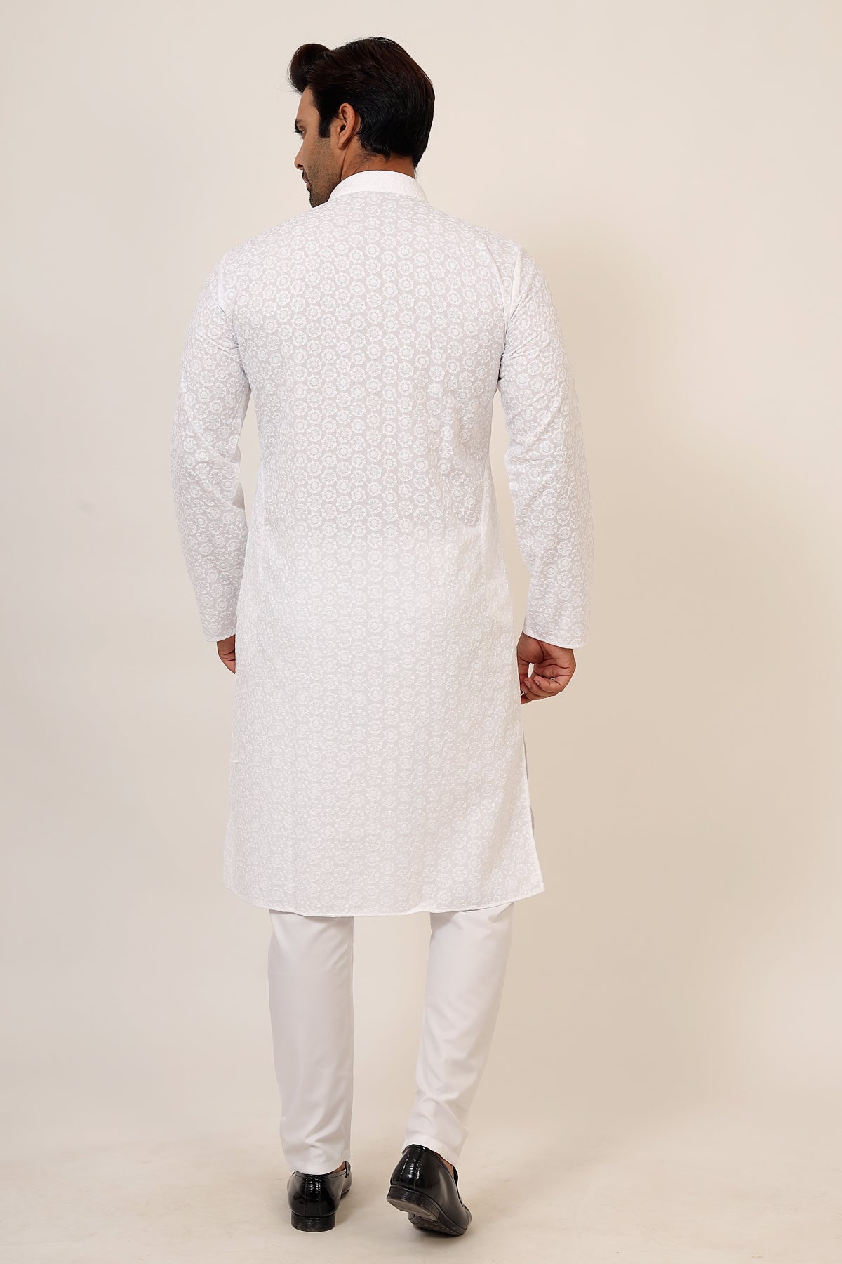 White kurta with chikankari embroidery - Sakkhi Style