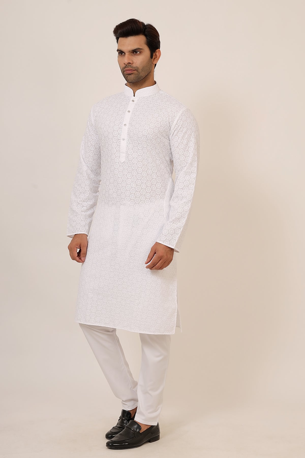 White kurta with chikankari embroidery - Sakkhi Style
